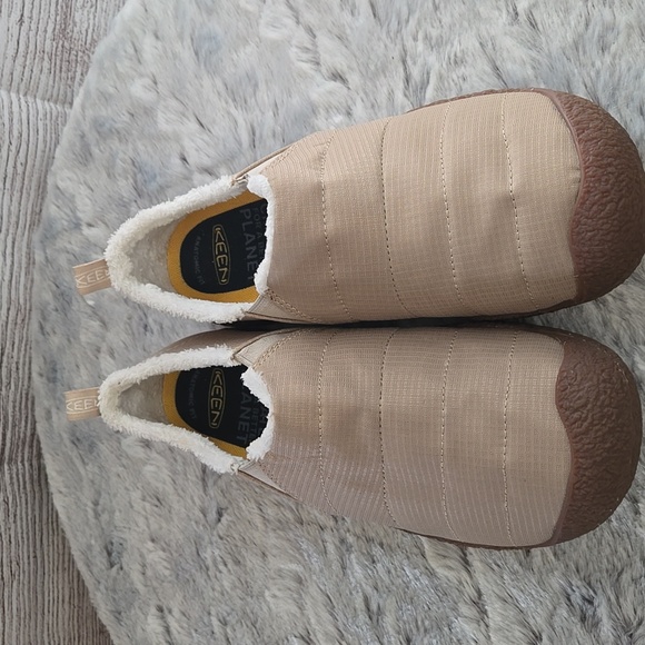 Keen Tan Slip On Shoes, Womens 9, Great Condition - Picture 8 of 10